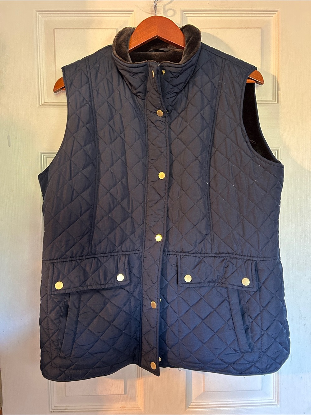 Quilted Navy Sleeveless Lined Vest - Classic Women's Outerwear